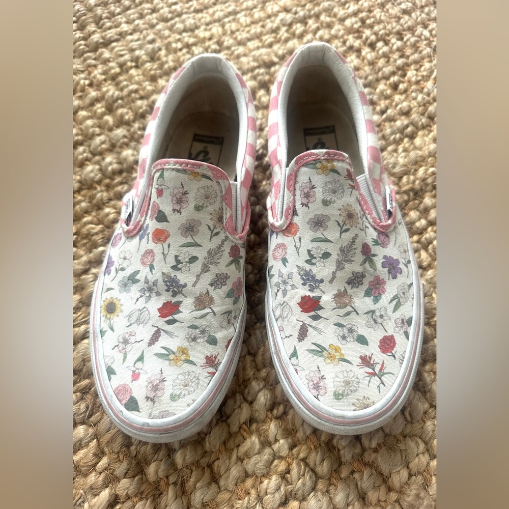 Vans Off The Wall, Women’s 8, Mens 6.5
Floral Pink Checker Slip-On Sneakers